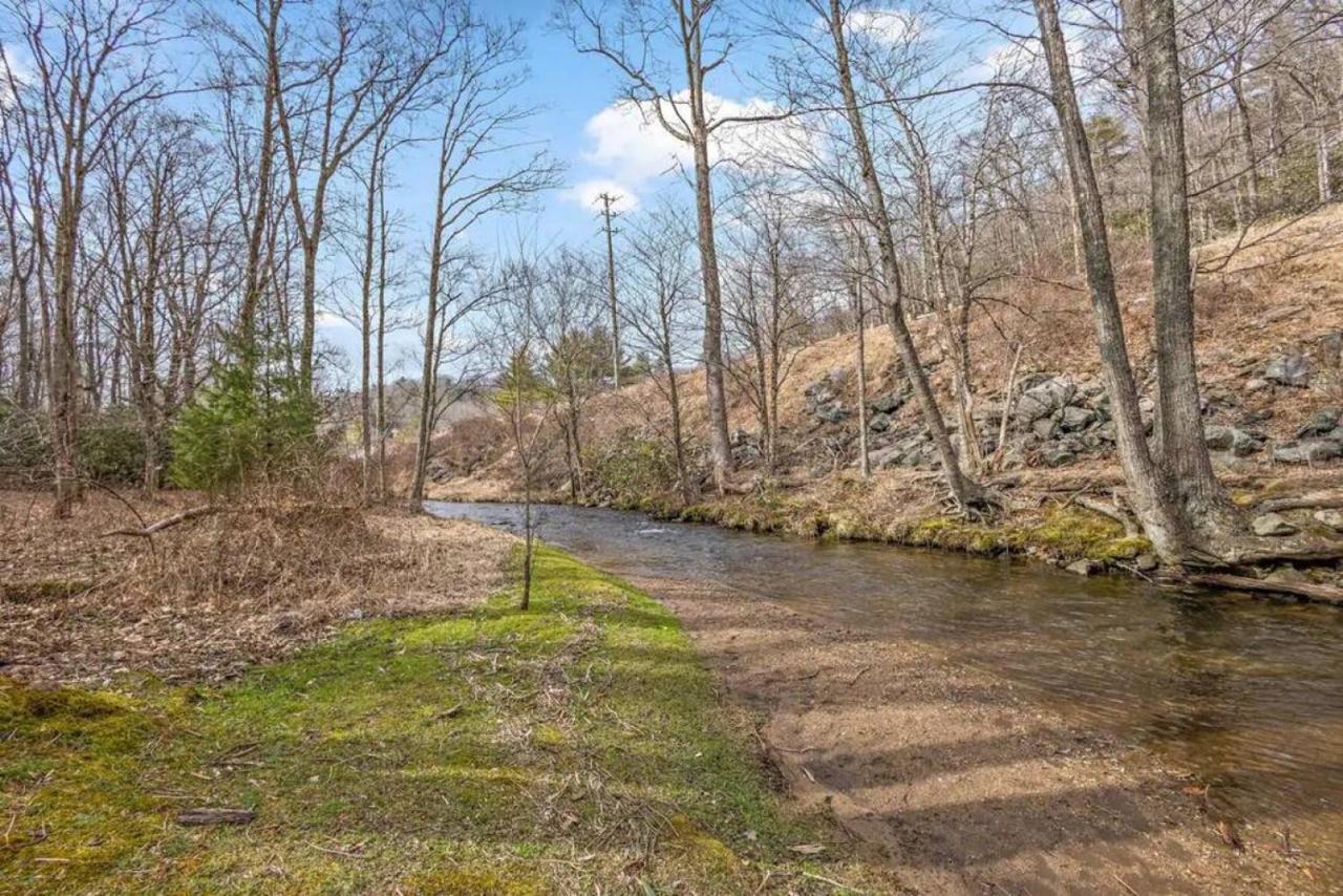 Charming Modern Cabin With Hiking Trails And Fire Pit 블로잉 롹 외부 사진