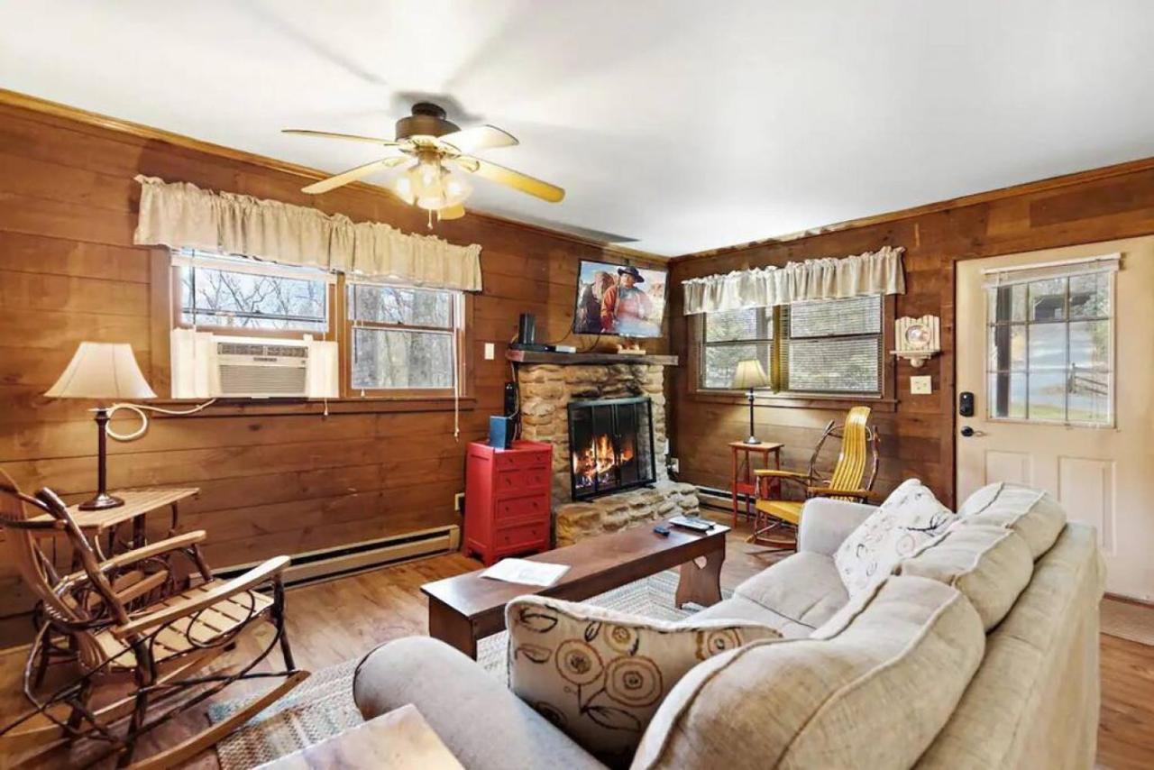 Charming Modern Cabin With Hiking Trails And Fire Pit 블로잉 롹 외부 사진