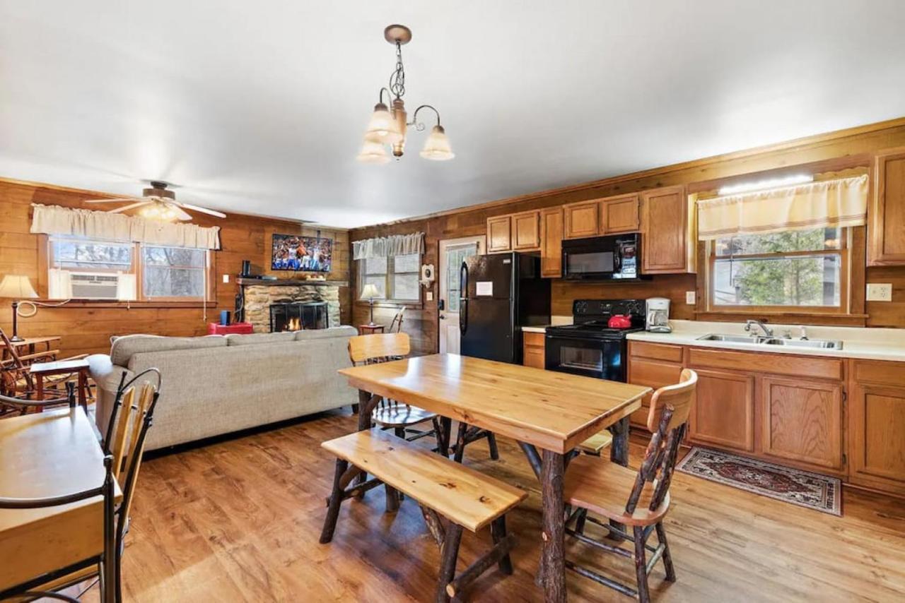 Charming Modern Cabin With Hiking Trails And Fire Pit 블로잉 롹 외부 사진